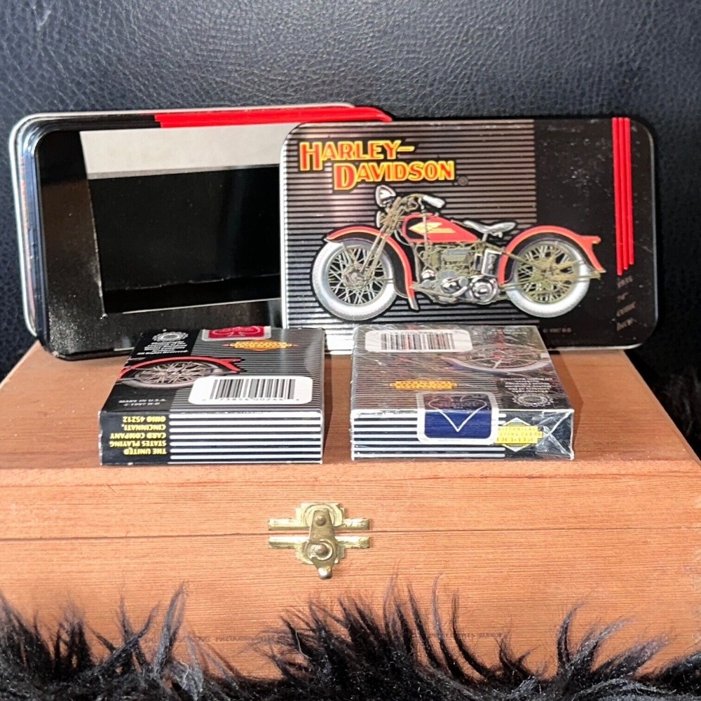 Harley Davidson Limited Edition Tin & Historical Playing Cards 1903-1950 - Picture 4 of 7
